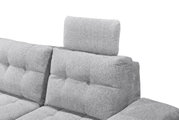 Graues Sofa mit verstellbarer Kopfstütze, seitliche Perspektive