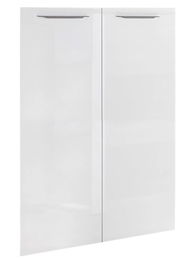 Weiße Schranktüren mit Griffen, Frontalansicht