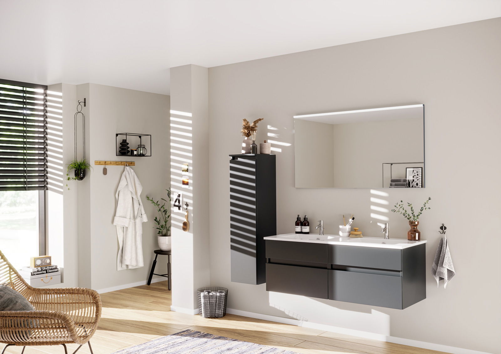 Moderne Badezimmerkombination mit dunklen Schränken und großem Spiegel, seitliche Perspektive