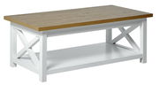 Rechteckiger Couchtisch mit Holzplatte und weißem Gestell, seitliche Perspektive