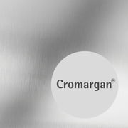 Nahaufnahme einer silbernen Oberfläche mit dem Schriftzug 'Cromargan'.