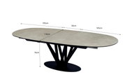 Moderne eettafel met een ovaal tafelblad en een zwart, geometrisch onderstel, zijaanzicht