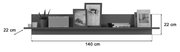 Wandboard mit einer Breite von 140 cm und einer Tiefe von 22 cm, frontal abgebildet. Dekoriert mit Pflanzen, Büchern und gerahmten Bildern.