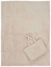 Weiches Kuschelset bestehend aus einer beigen Decke und einer passenden Tasche, von oben betrachtet.