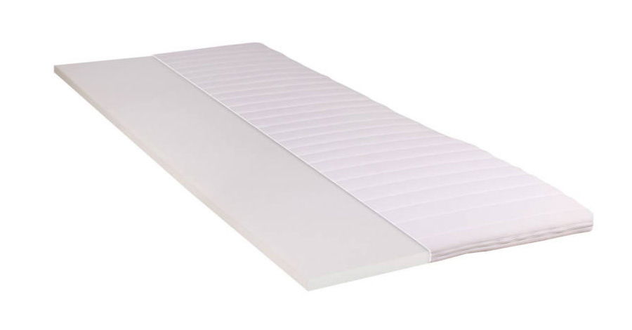 Kaltschaumtopper in seitlicher Perspektive, teilweise mit gestepptem Bezug