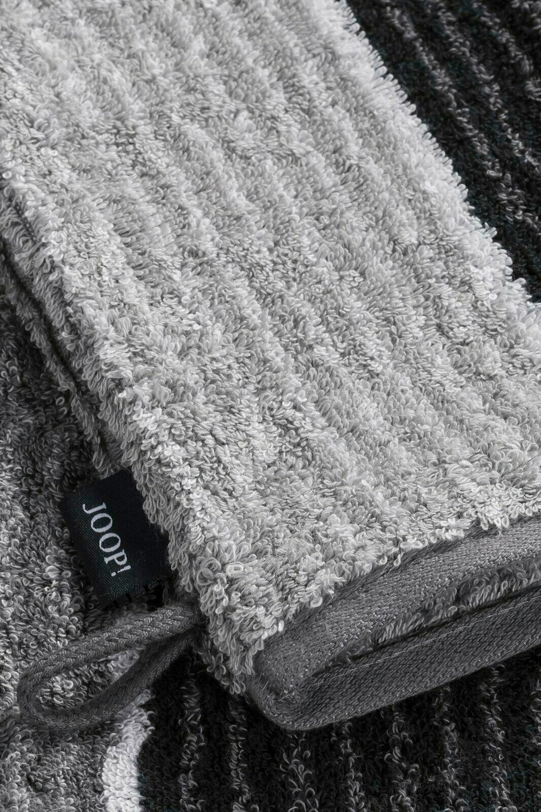JOOP! Waschhandschuh SIGNATURE Grauer Waschhandschuh aus Frottee mit JOOP! Etikett, Nahaufnahme von schräg oben