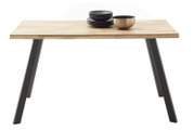 Moderner Esstisch mit Holzplatte und schwarzen Metallbeinen, seitliche Perspektive
