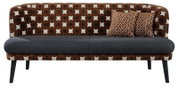 Modernes 2-Sitzer-Sofa mit gemustertem Rücken (orange Kreise), dunkelgrauer Sitzfläche, schwarzen Beinen und zwei Kissen, frontal von vorne fotografiert.