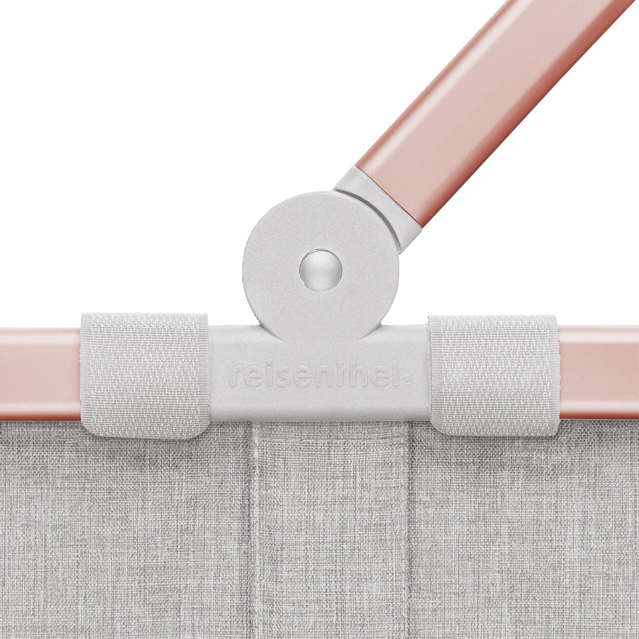 Nahaufnahme des Gelenks eines Carrybag-Rahmens in rosa und grau, mit Stoffdetails und Markenlogo, von vorne betrachtet.