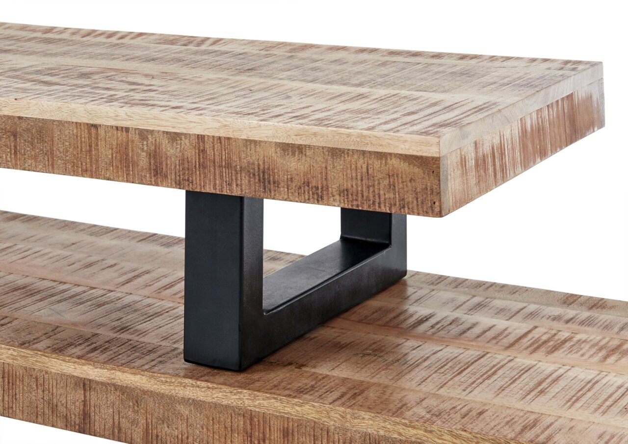 Nahaufnahme eines TV-Lowboards aus Holz mit schwarzem Metallgestell, seitliche Perspektive