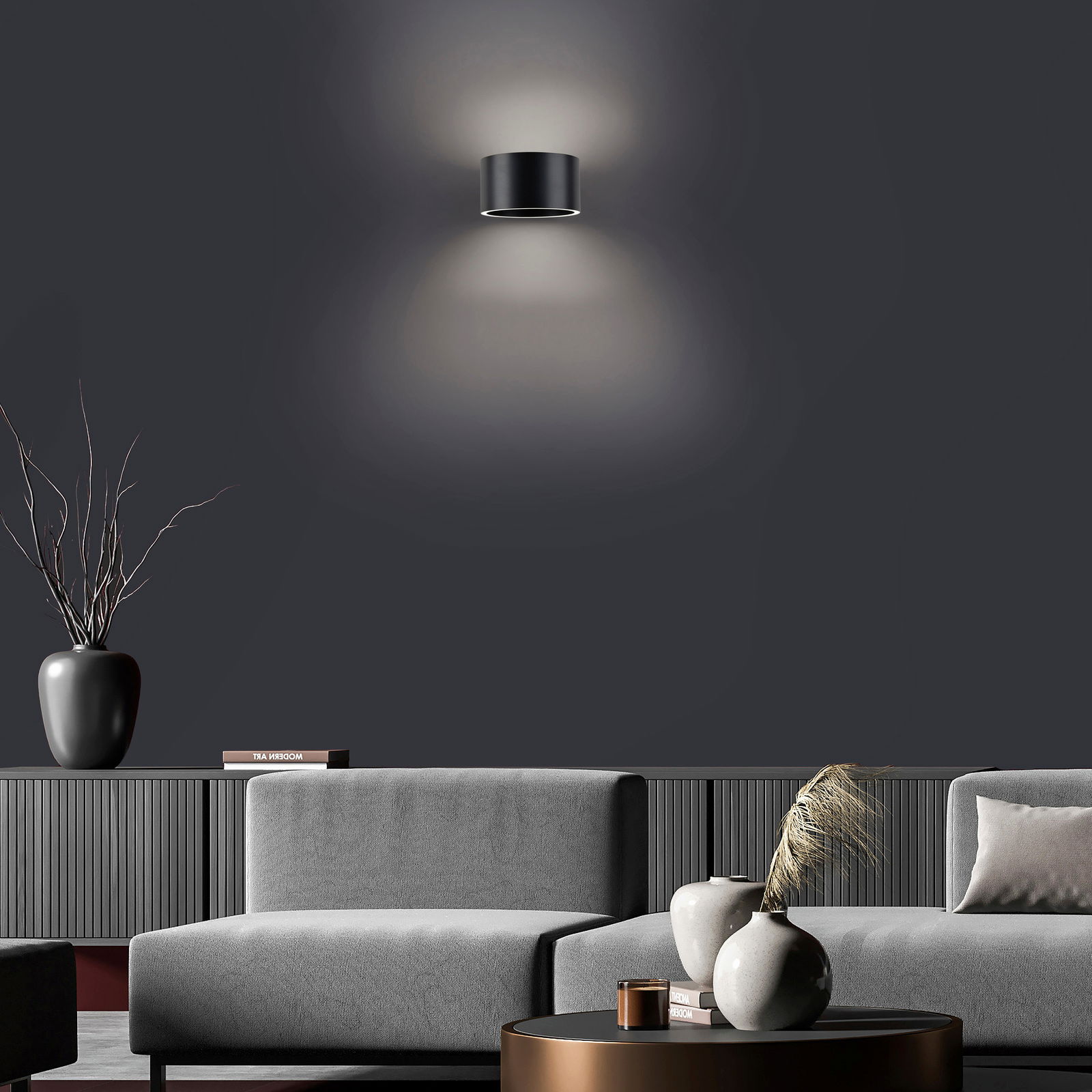 Moderne Wandleuchte PURE CLIPSE von Paul Neuhaus in einem stilvollen Wohnzimmer, frontal betrachtet.