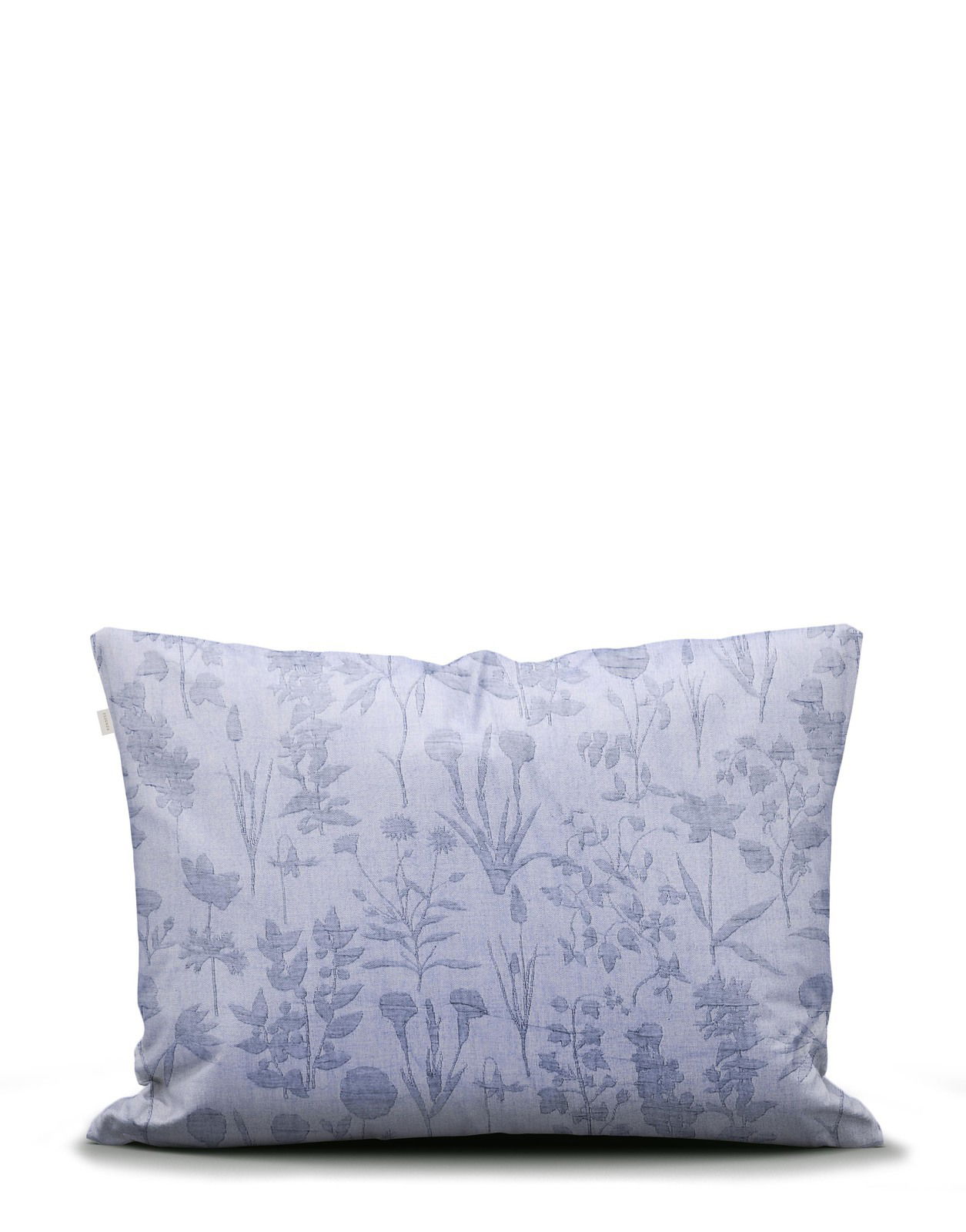 Kissen mit blauen floralen Mustern, frontal fotografiert