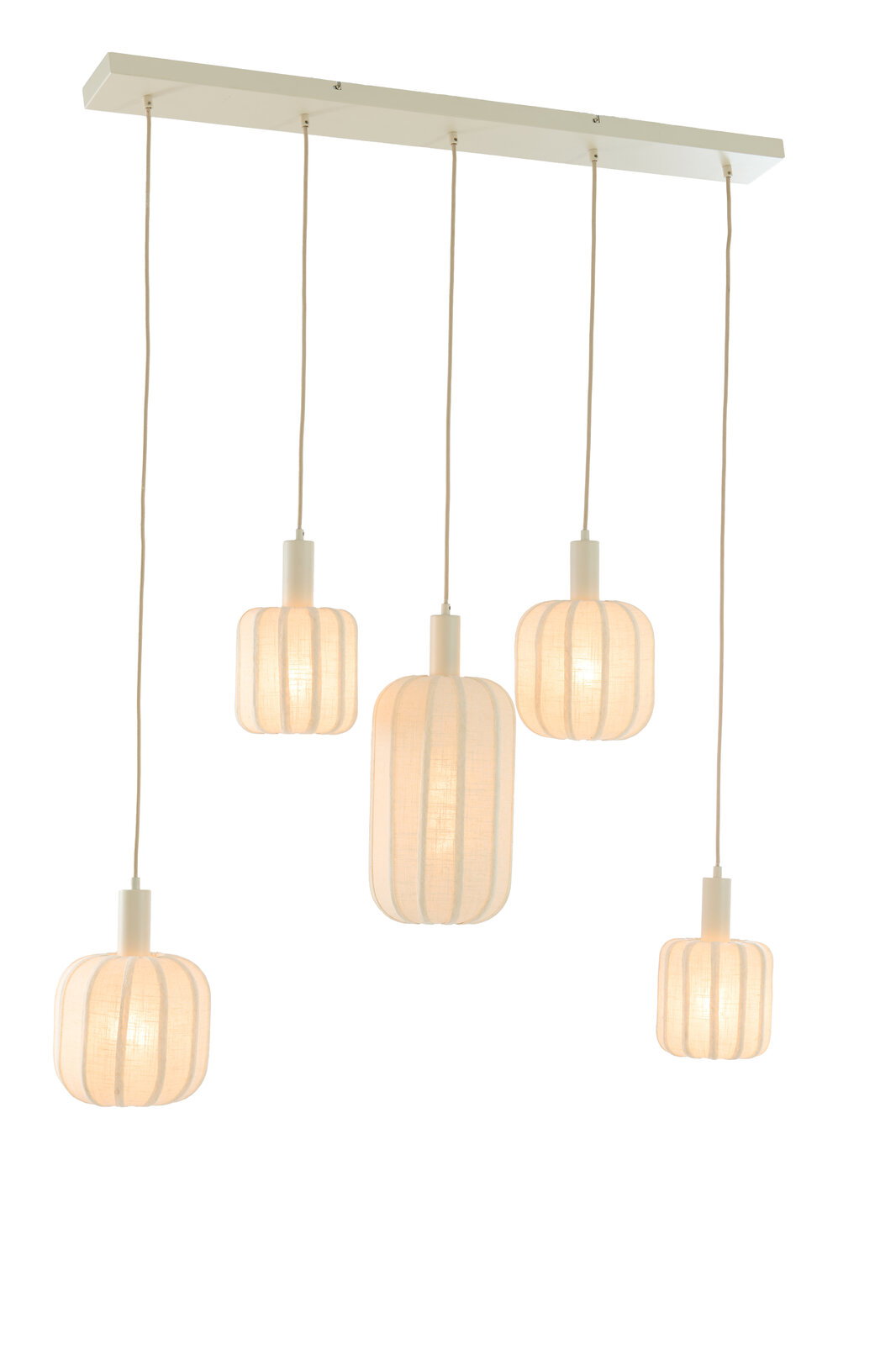 Hängeleuchte mit fünf Lampenschirmen in verschiedenen Größen, aus hellem Stoff, von unten betrachtet.