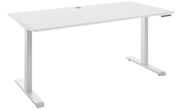 Moderner weißer E-Schreibtisch mit rechteckiger Tischplatte und höhenverstellbaren Beinen, seitliche Perspektive