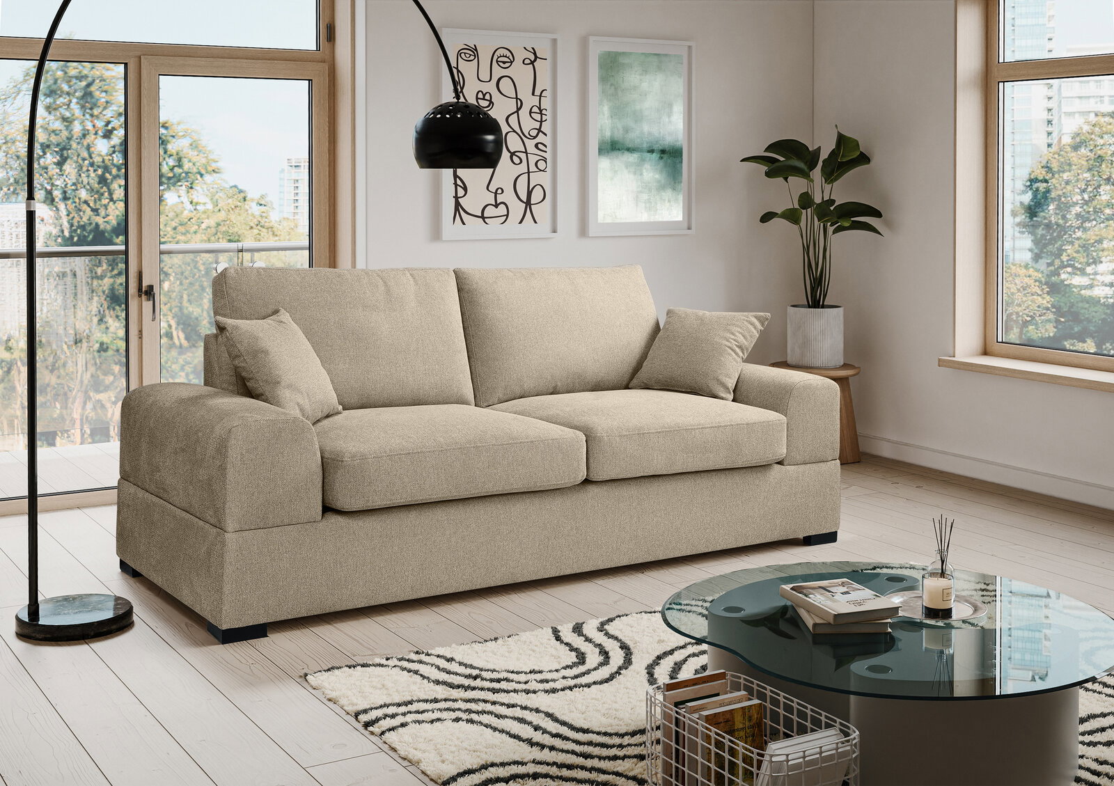 Beiges 2-Sitzer-Stoffsofa mit breiten Armlehnen und zwei Kissen im hellen Wohnzimmer, Frontansicht leicht schräg von links