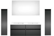 Moderne Badkombination mit zwei Waschbecken, großem Spiegel und zwei hohen, dunklen Schränken, frontal betrachtet.