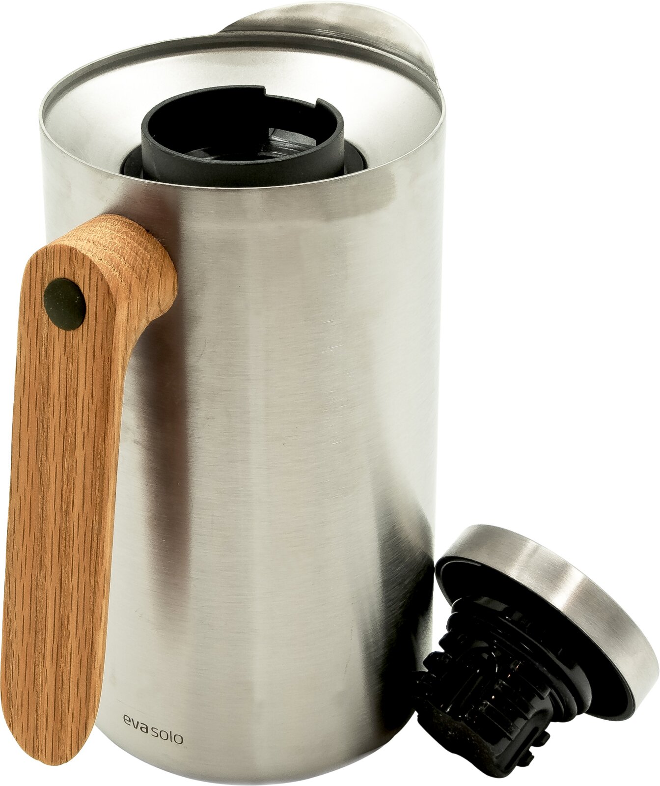 RVS thermoskan met houten handvat en uitneembare schenktuit/deksel, schuin van voren gefotografeerd op witte achtergrond