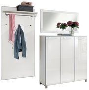 Garderoben-Set 3-tlg. in moderner Perspektive, bestehend aus einem Wandpaneel mit Kleiderhaken und Ablage, einem großen Spiegel und einem geräumigen Schuhschrank mit drei Türen, dekoriert mit Blumen und Büchern.