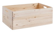 Holzkiste aus hellem Holz mit Griffen, perspektivisch von schräg oben fotografiert