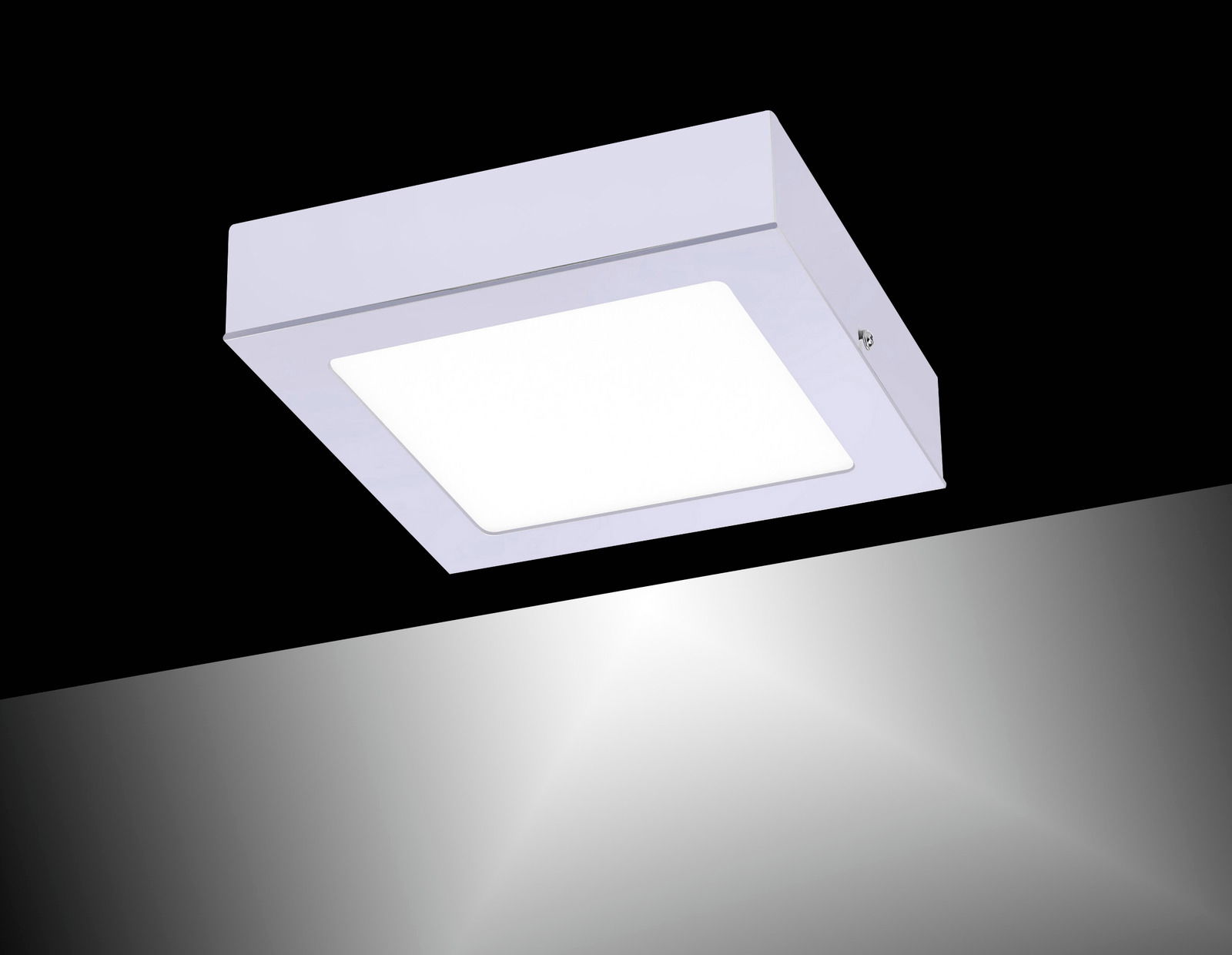 Just Light Einbau-/Aufbauleuchte OSKAR OSKAR Quadratische Einbau- und Aufbauleuchte OSKAR in Weiß, von unten betrachtet, mit gleichmäßiger Lichtverteilung.