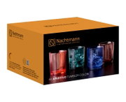 Verpackung des Nachtmann Becher Sets 4-teilig mit bunten Kristallgläsern, perspektivisch von vorne links fotografiert.