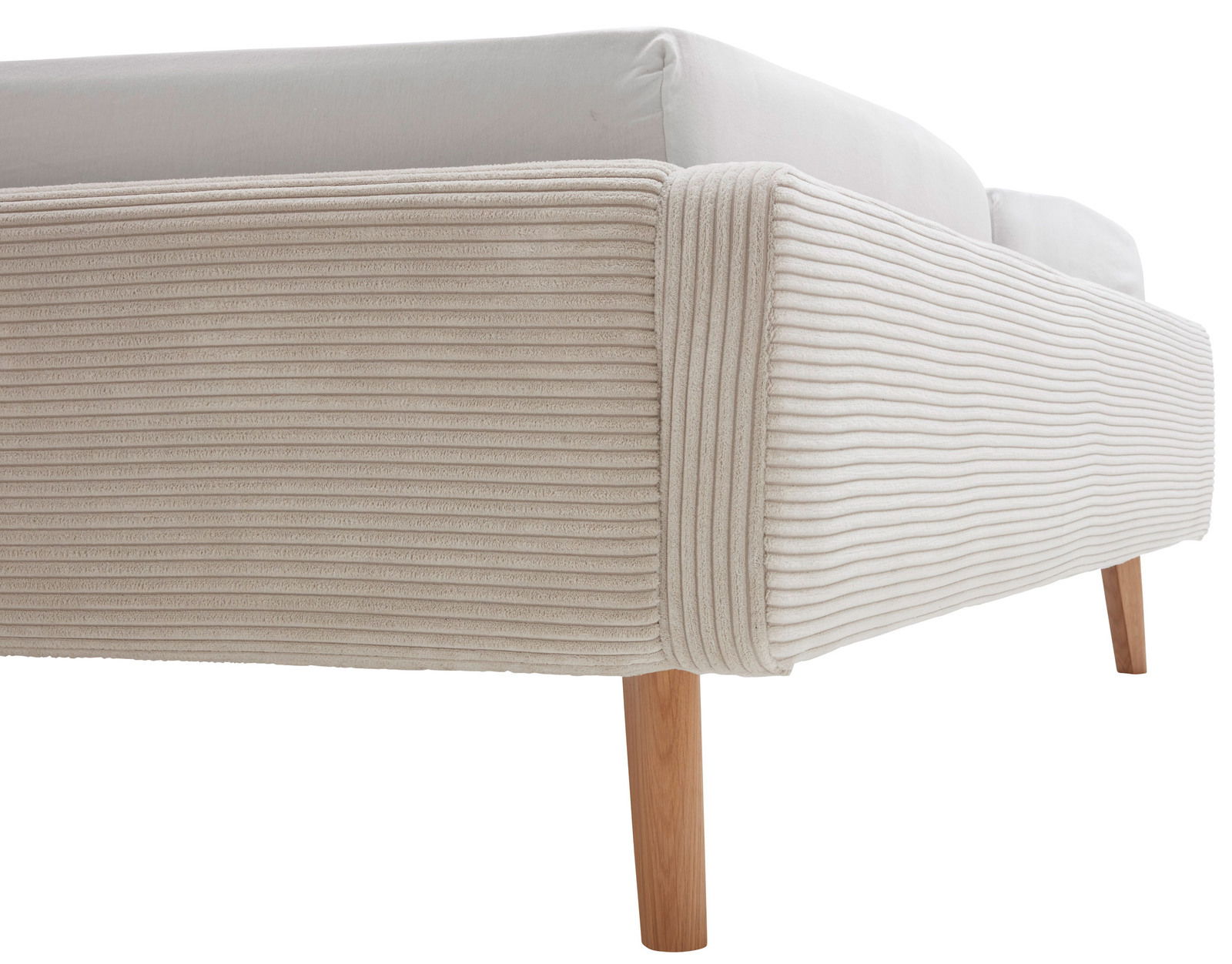 Nahaufnahme eines Polsterbettgestells mit beigem, geripptem Stoffbezug und Holzbeinen, seitliche Perspektive.
