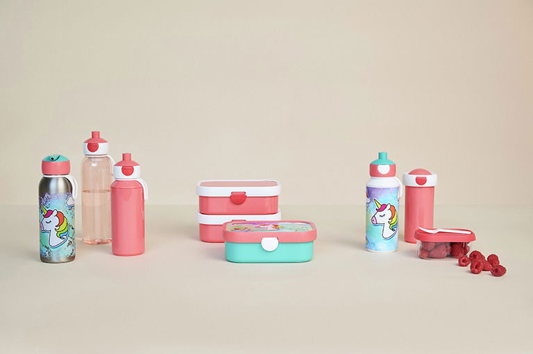 Mepal Campus-Set 2-tlg. EINHORN Verschiedene Trinkflaschen und Brotdosen mit Einhornmotiv, frontal fotografiert.