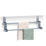 Türhandtuchhalter aus Metall mit zwei Stangen, an denen zwei Handtücher hängen. Perspektive: Frontalansicht.