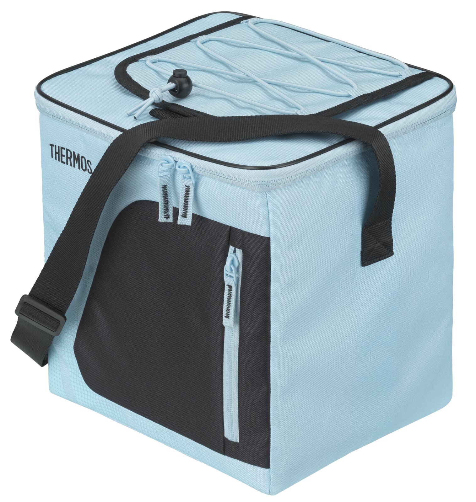 Hellblaue THERMOS-Kühltasche mit schwarzem Schultergurt, Fronttasche und elastischer Kordel auf dem Deckel, in schräger Vorderansicht von oben