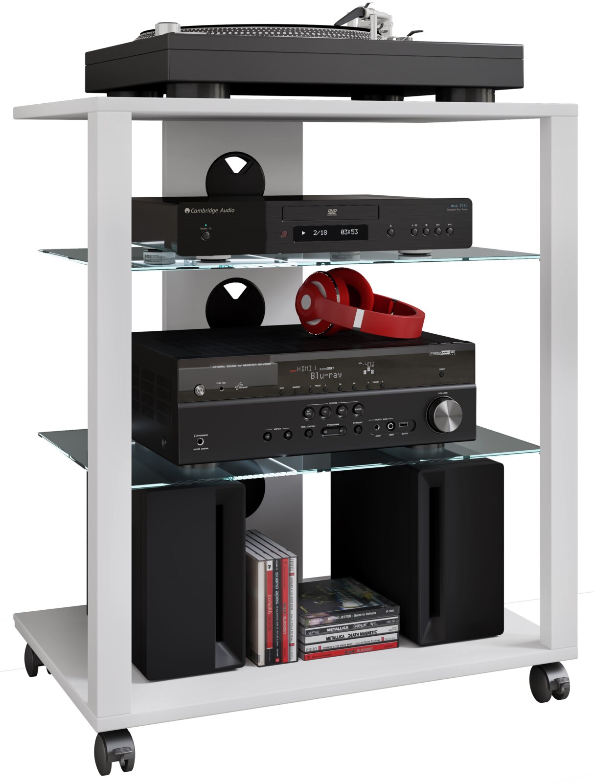 Weißes HiFi-Rack mit mehreren Glasböden und Rollen, bestückt mit Plattenspieler, CD-Player, AV-Receiver, Lautsprechern und roten Kopfhörern; Perspektive: frontale leicht erhöhte Ansicht