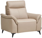 Beiger Ledersessel mit schwarzen Füßen, seitliche Perspektive