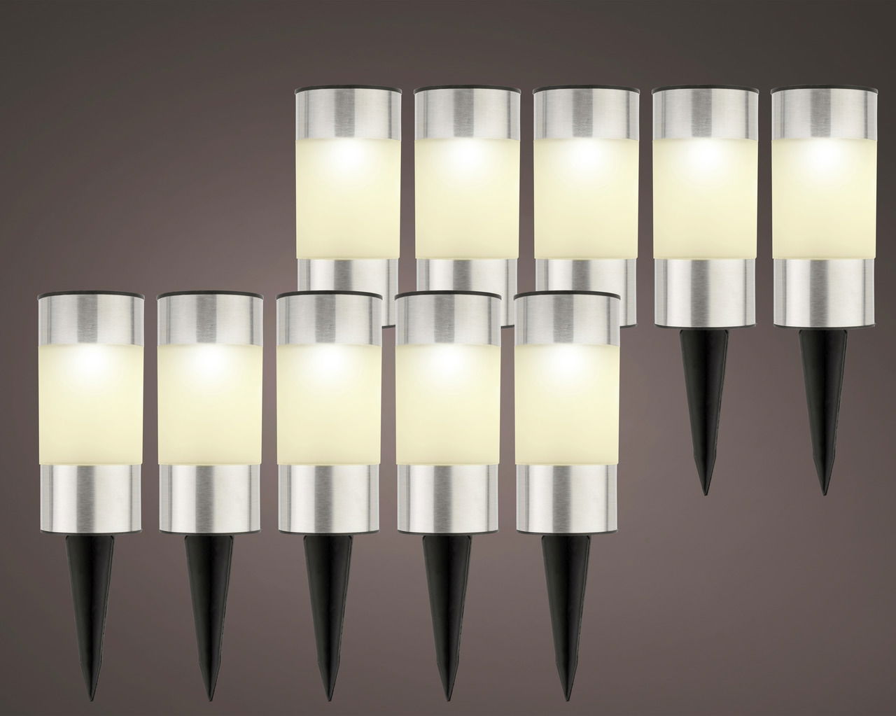 Set von zehn Solar Stabbeleuchten aus Edelstahl mit schwarzem Erdspieß, seitliche Perspektive