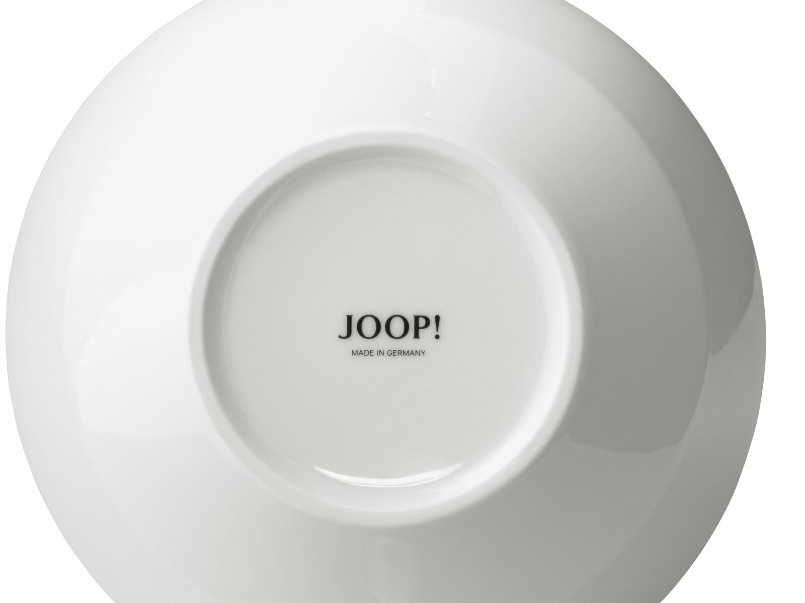 Unterseite einer weißen Schale mit der Aufschrift 'JOOP! MADE IN GERMANY', von unten fotografiert.