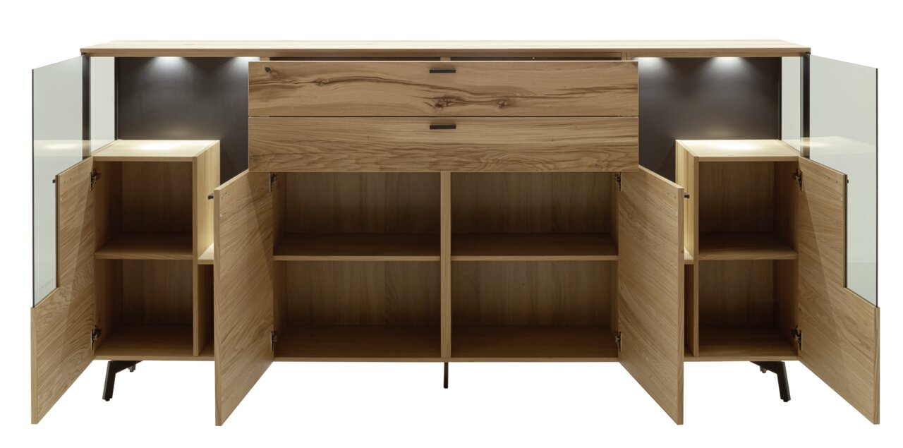 Vooraanzicht van een modern houten dressoir met open deuren en lades, van binnenuit verlicht.