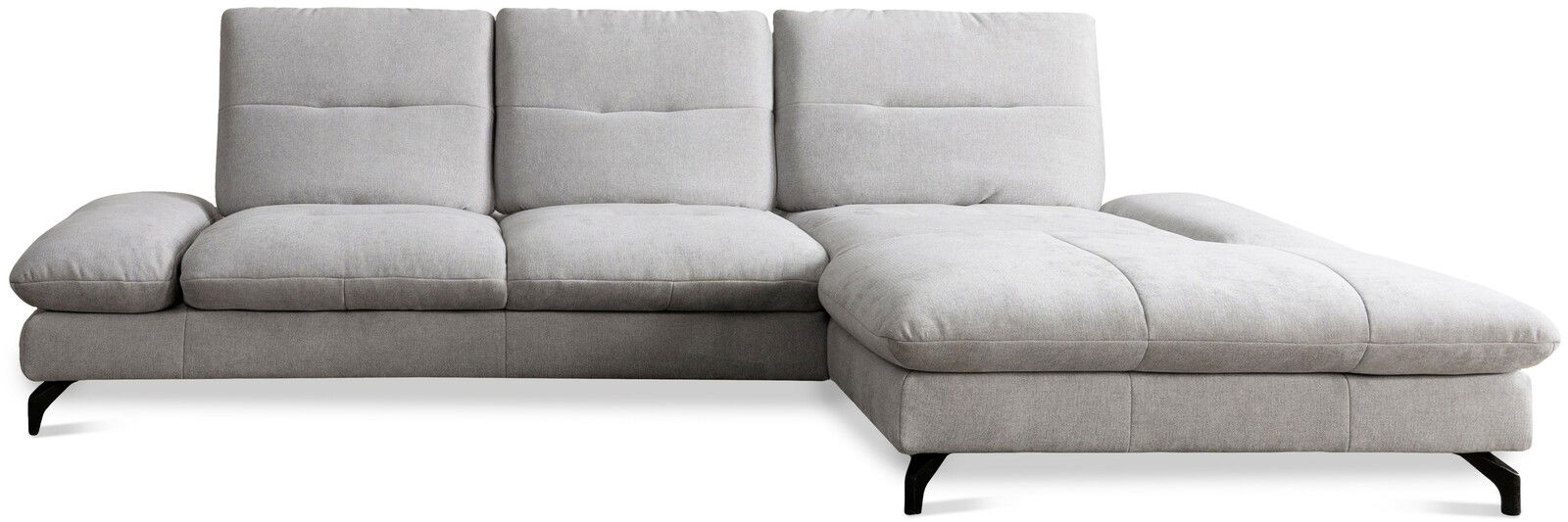 Graues Ecksofa mit drei Rückenkissen und einer Ottomane auf der rechten Seite, Vorderansicht.