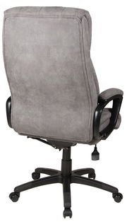 Rückansicht eines grauen Chefsessels mit gepolsterter Rückenlehne und Armlehnen, auf einem schwarzen Drehfuß mit Rollen.