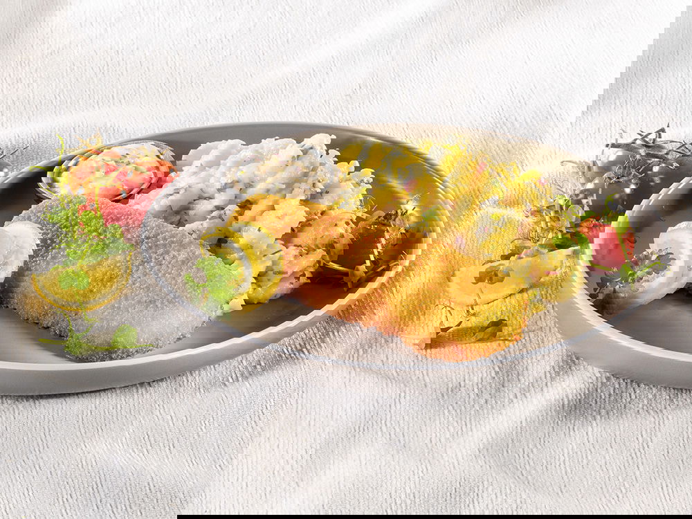 Seelachsfilet mit Kartoffelsalat und Remoulade.