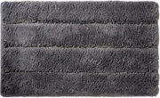 Dunkelgraue, flauschige Badematte mit gestreiftem Hochflor-Design, Draufsicht von oben