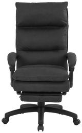 Schwarzer Chefsessel aus der Frontperspektive mit gepolsterten Armlehnen und Rollen.