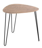Moderner Beistelltisch mit dreieckiger Holzplatte und schwarzen Metallbeinen, seitliche Perspektive