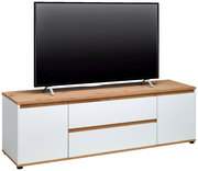 TV-Lowboard in Weiß mit Holzoberfläche, frontal betrachtet, mit einem großen Fernseher darauf.