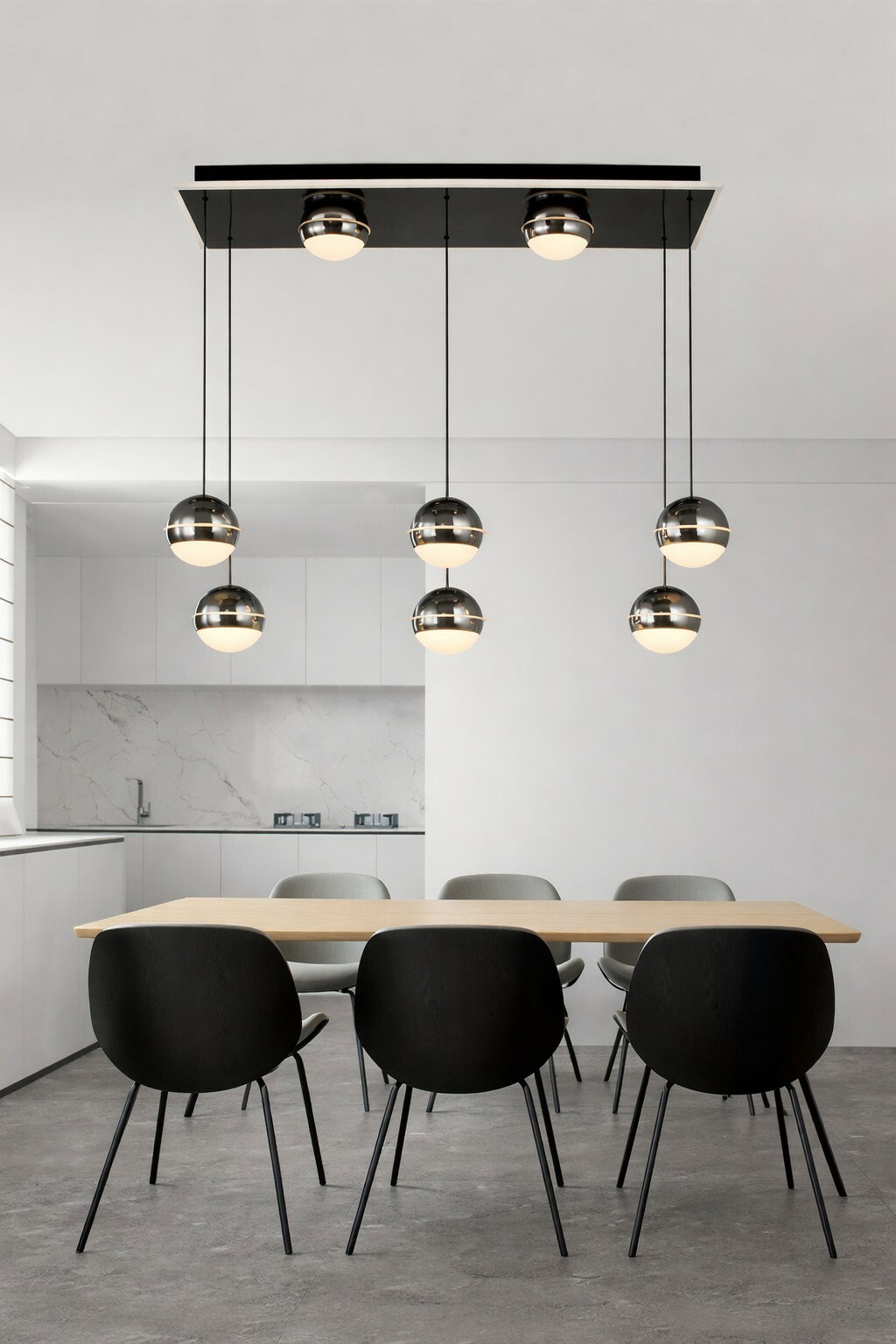 Moderne LED-Pendelleuchte mit mehreren kugelförmigen Lampen, hängend über einem Esstisch in einem stilvollen, minimalistischen Raum. Perspektive von vorne.