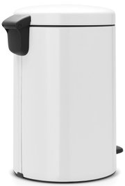 Weißer Brabantia Treteimer, seitliche Perspektive