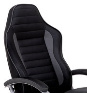 Schwarzer Fernsehsessel mit ergonomischem Design, seitliche Perspektive