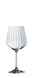 Elegantes Gin Tonic-Glas mit geriffeltem Design, frontal abgebildet.