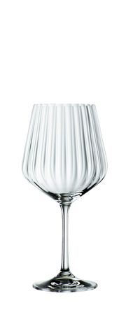 Elegantes Gin Tonic-Glas mit geriffeltem Design, frontal abgebildet.