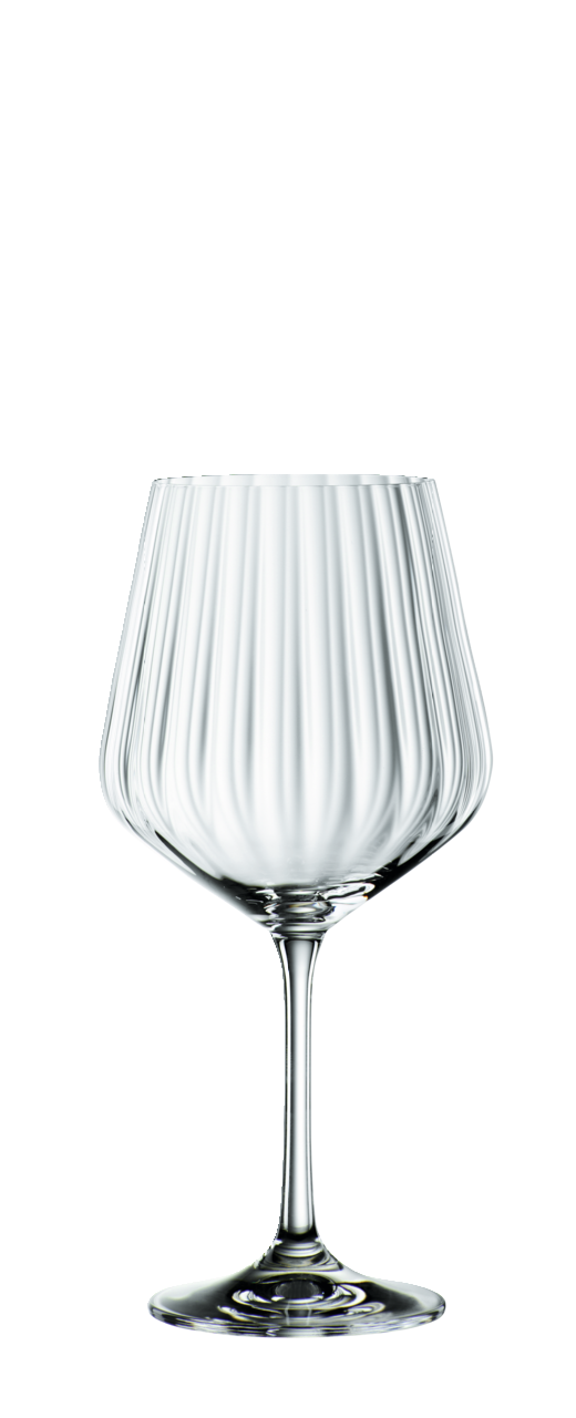 Elegantes Gin Tonic-Glas mit geriffeltem Design, frontal abgebildet.