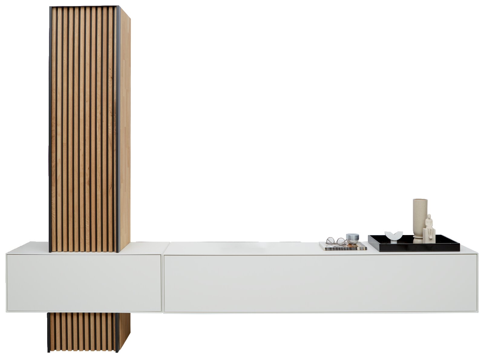 Moderne wandcombinatie met verticale houten lamellen en witte kasten, zijaanzicht