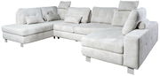 Großes, modernes U-förmiges Sofa in hellem Stoff mit mehreren Kissen, aus einer leicht seitlichen Perspektive fotografiert.