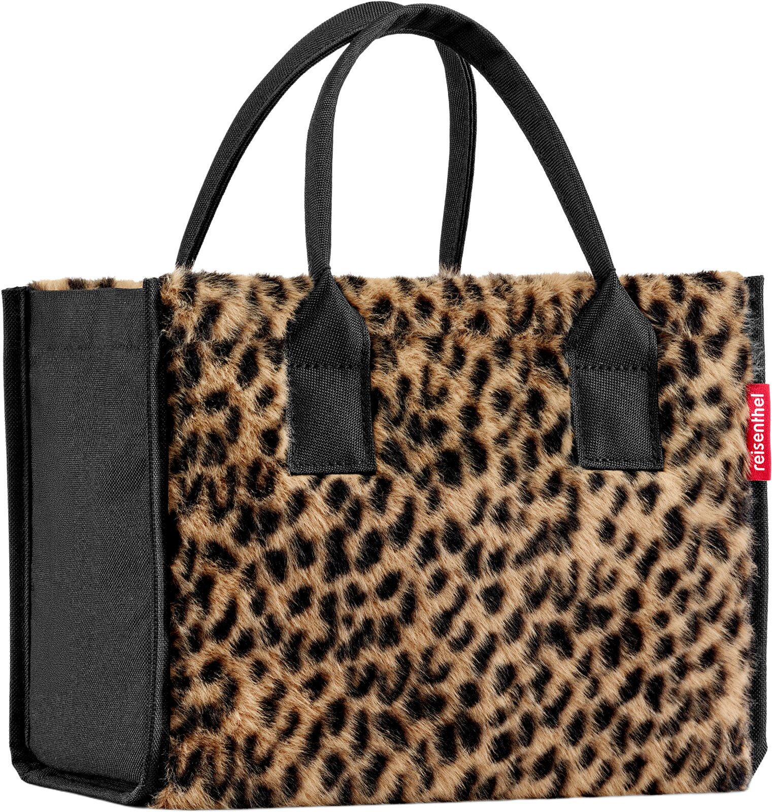 Leopardgemusterte Shopper-Tasche aus Kunstfell mit schwarzen Tragegriffen und seitlichem Außenfach, Frontansicht leicht schräg vor weißem Hintergrund